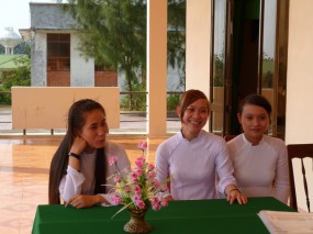 Học sinh - sinh viên làm lễ tân hội nghị - năm 2012